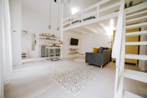 Comfy Apartment at New York Café with AirCon